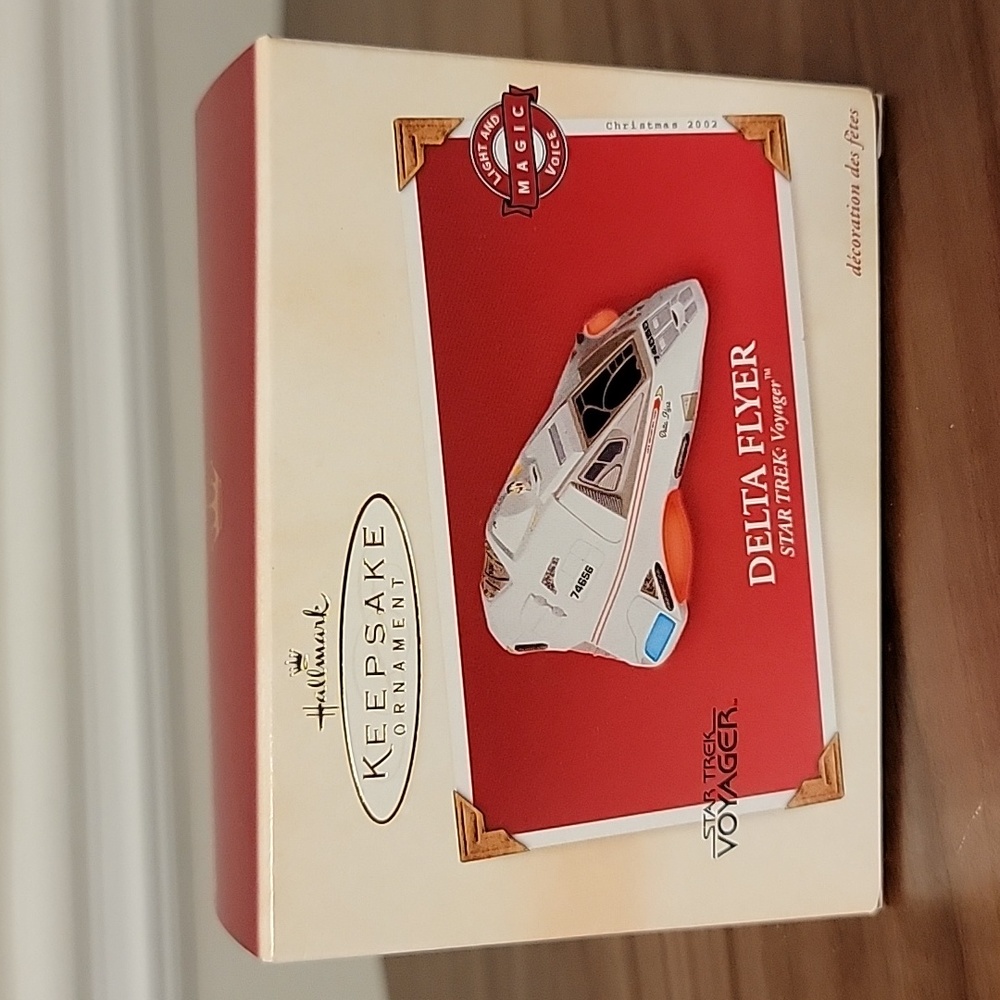 Hallmark Keepsake Ornament Star Trek Voyager Delta Flyer Magic Light &Voice 2002 - Picture 2 of 13